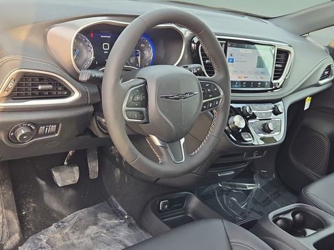 New 2026 Chrysler Pacifica Select FWD image 40