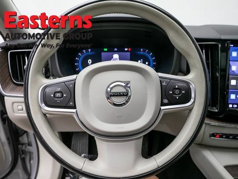 Used 2022 Volvo XC60 B5 Momentum AWD/4WD image 10