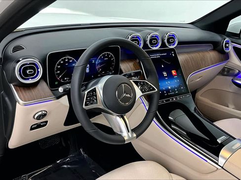 Used 2025 Mercedes-Benz GLC 300 4MATIC image 18