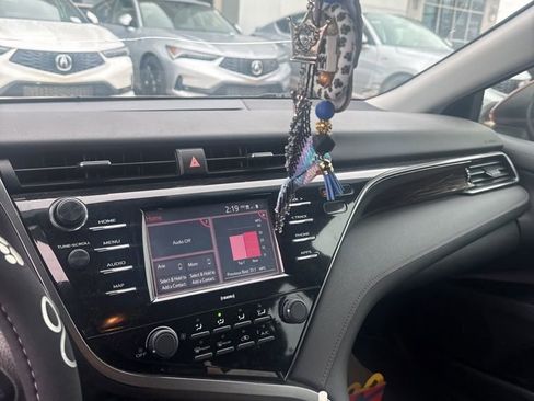 Used 2020 Toyota Camry LE image 7