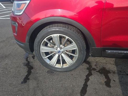 Used 2019 Ford Explorer Limited w/ Ford Safe & Smart Package FWD image 11