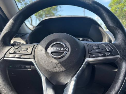 Used 2025 Nissan Sentra SV FWD image 28