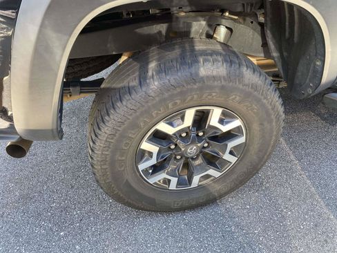 Used 2021 Toyota Tacoma TRD Off-Road AWD/4WD image 10