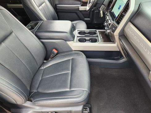 Used 2022 Ford F250 Lariat w/ Lariat Value Package image 18