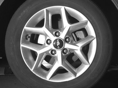 Used 2025 Kia Soul LX w/ LX Technology Package FWD image 13