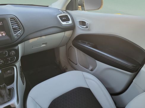 Used 2021 Jeep Compass Latitude FWD image 11