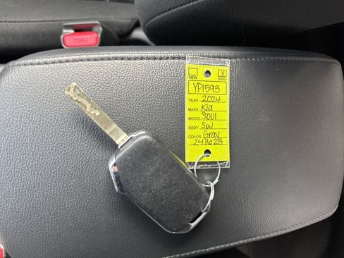 Used 2024 Kia Soul LX w/ Option Group 015 image 23