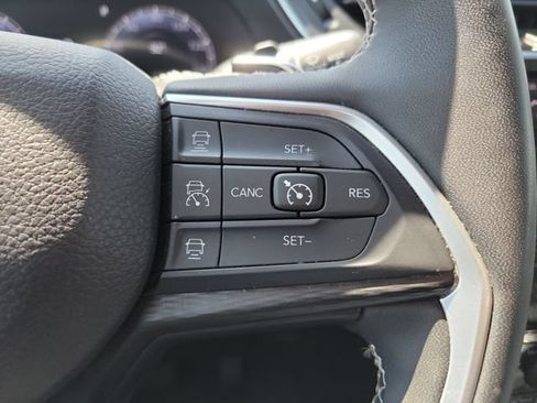 Used 2023 Jeep Grand Cherokee Altitude RWD image 24