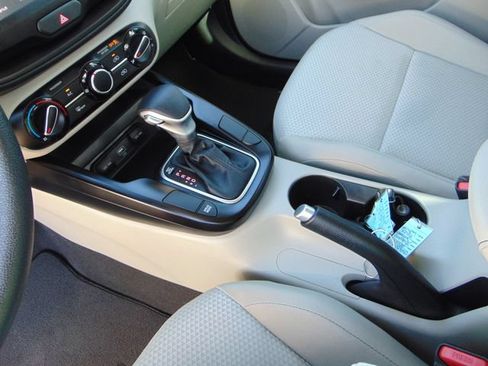 Used 2021 Kia Soul LX FWD image 14
