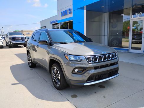 Used 2023 Jeep Compass Limited AWD/4WD image 3