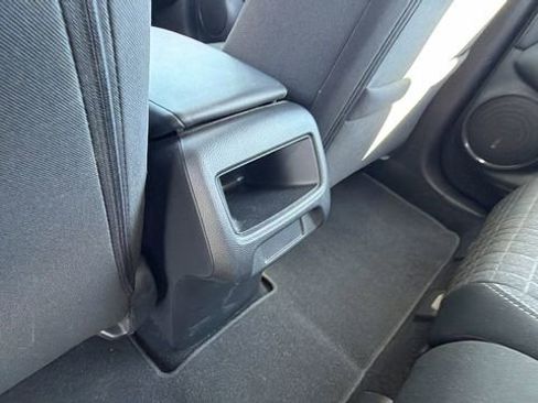 Used 2023 Honda HR-V LX image 17