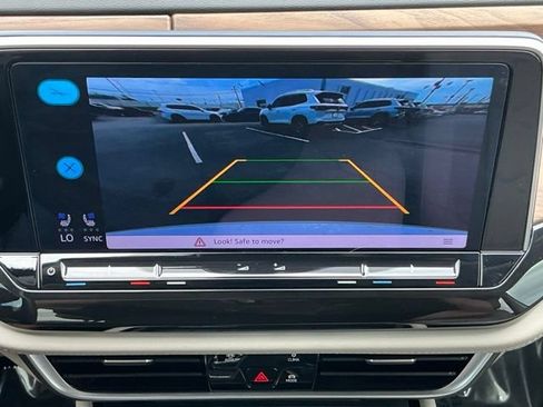 Certified 2026 Volkswagen Atlas SE FWD image 25