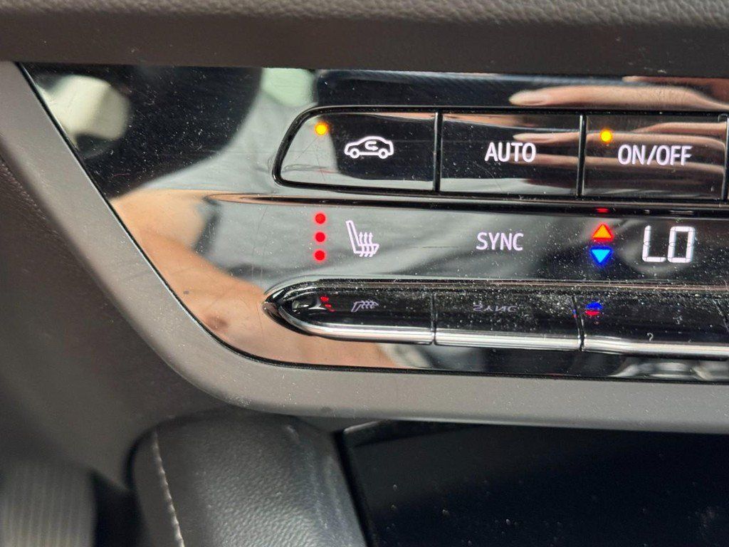 Used 2023 Buick Envision Essence FWD image 23