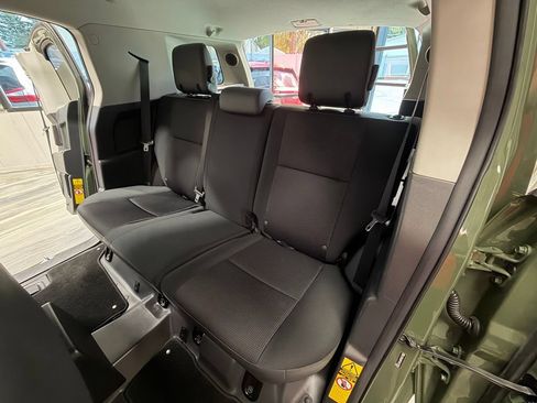 Used 2012 Toyota FJ Cruiser 4WD w/ Upgrade Pkg image 6