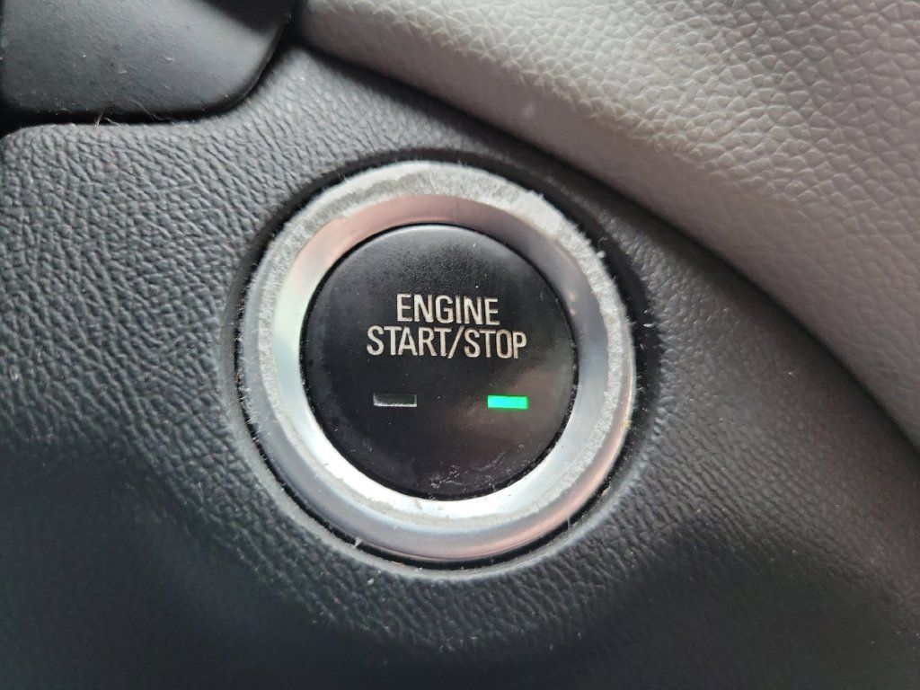 Used 2020 Chevrolet Equinox LS w/ LS Convenience Package FWD image 31