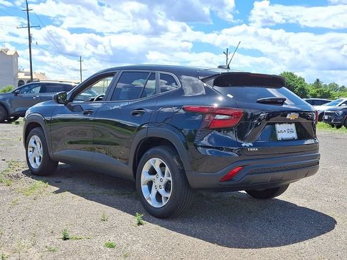 Used 2024 Chevrolet Trax LS w/ LS Convenience Package FWD image 5