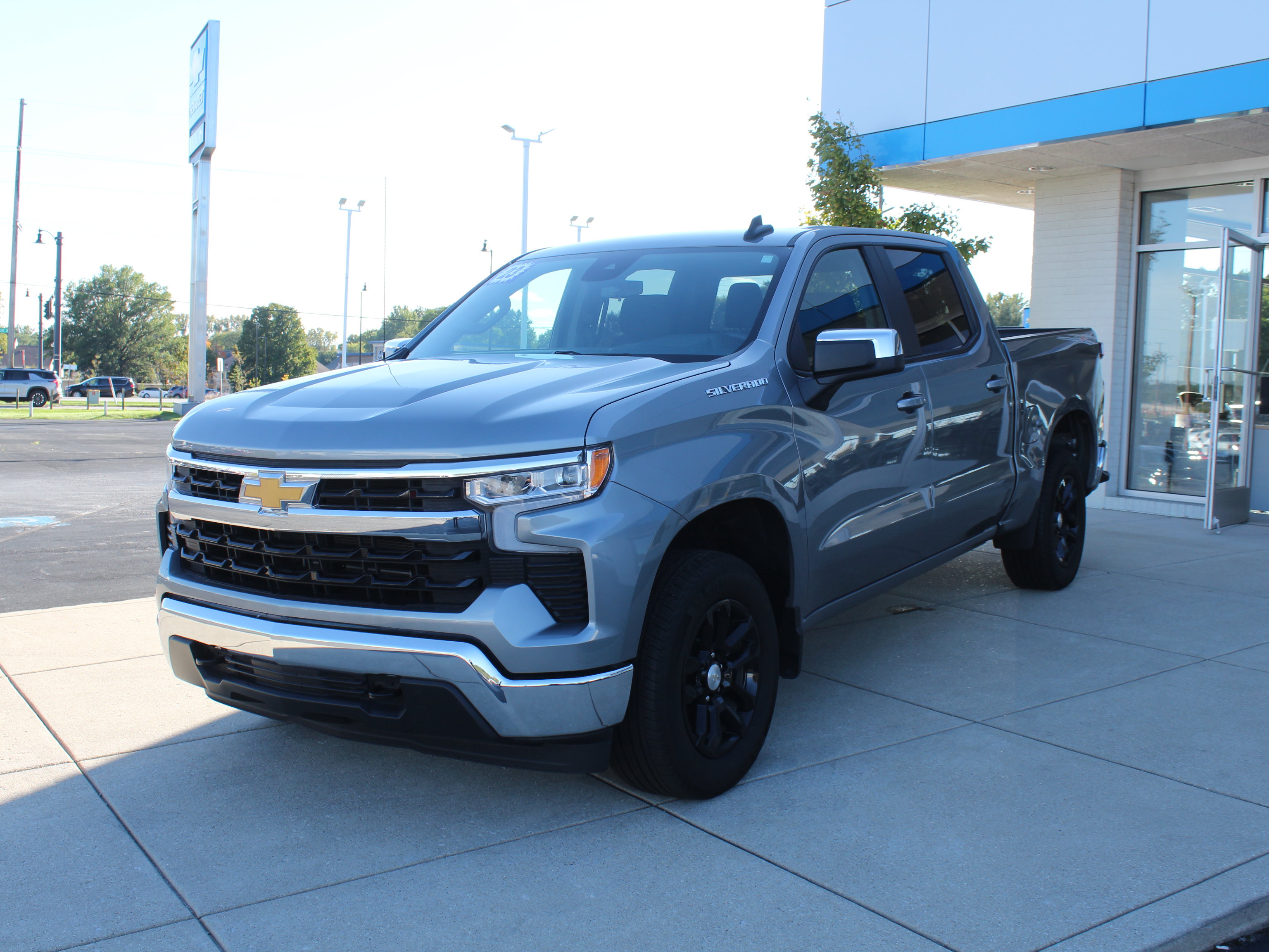 Used 2023 Chevrolet Silverado 1500 LT AWD/4WD image 10