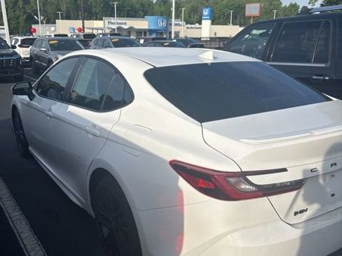 Used 2026 Toyota Camry SE w/ Convenience Package image 4