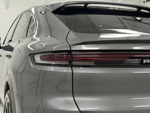 Used 2024 Porsche Cayenne Coupe AWD/4WD image 18