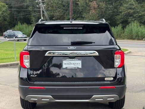 Used 2024 Ford Explorer XLT w/ Equipment Group 202A image 5
