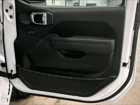 Used 2026 Jeep Wrangler Sport image 27