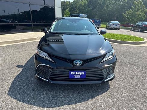 Used 2022 Toyota Camry XLE w/ Cold Weather Package FWD image 2