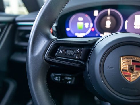 Certified 2025 Porsche Macan 4S Electric AWD/4WD image 32