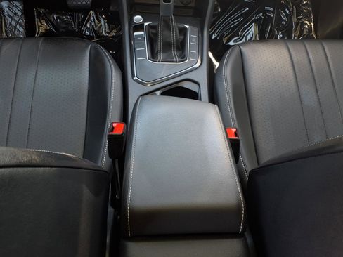 Certified 2023 Volkswagen Tiguan SE w/ Panoramic Sunroof Package FWD image 25