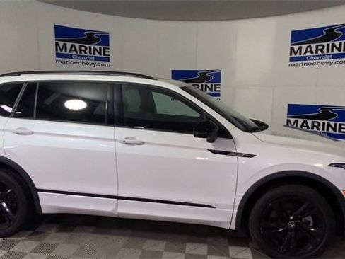 Used 2023 Volkswagen Tiguan SE R-Line image 3