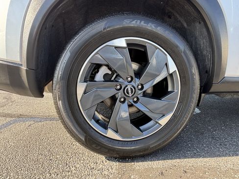 Used 2025 Nissan Rogue SV FWD image 7