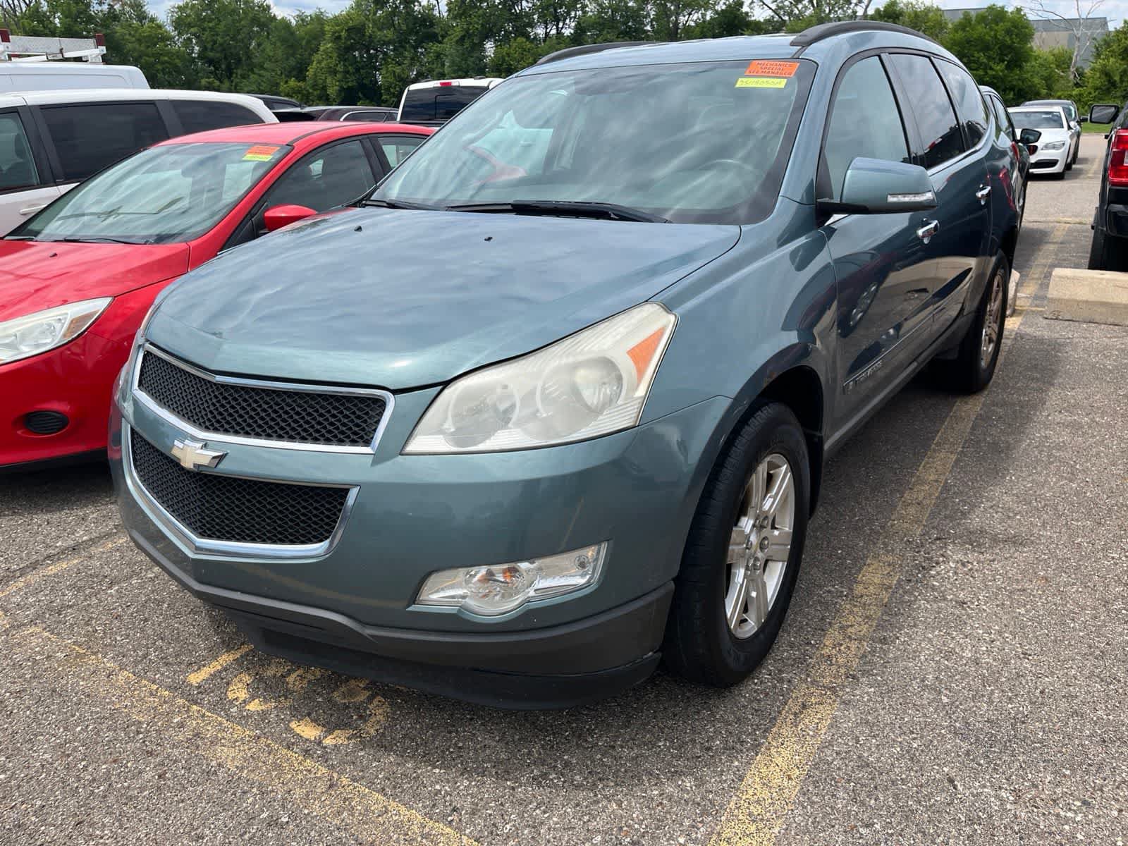 Used 2009 Chevrolet Traverse LT FWD image 1