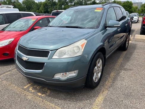 Used 2009 Chevrolet Traverse LT FWD image 1