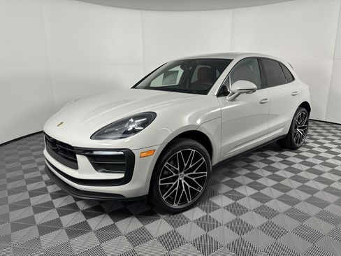 Certified 2025 Porsche Macan image 1