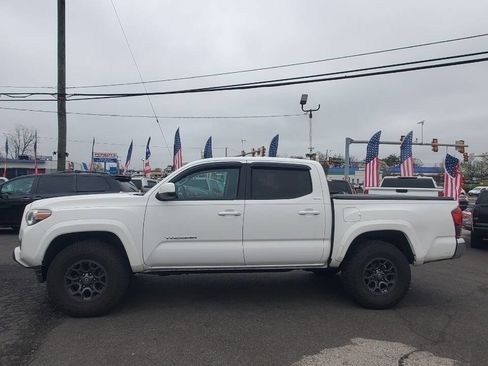 Used 2018 Toyota Tacoma SR5 image 2