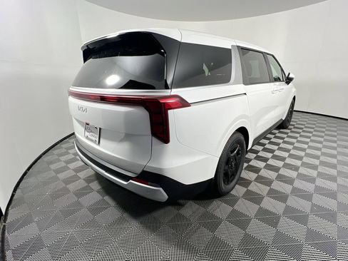 New 2026 Kia Carnival FWD image 3
