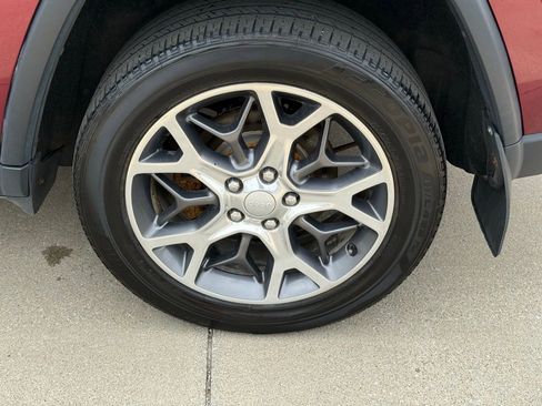 Used 2020 Jeep Grand Cherokee Limited w/ Luxury Group II image 10