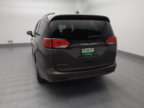 Used 2021 Chrysler Voyager Lxi image 6