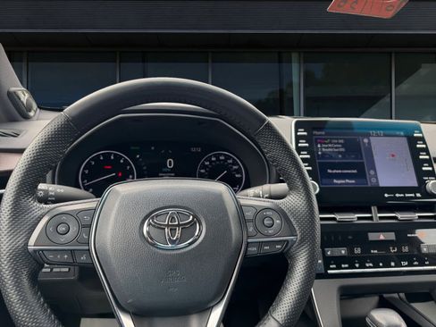 Used 2022 Toyota Avalon Limited FWD image 4