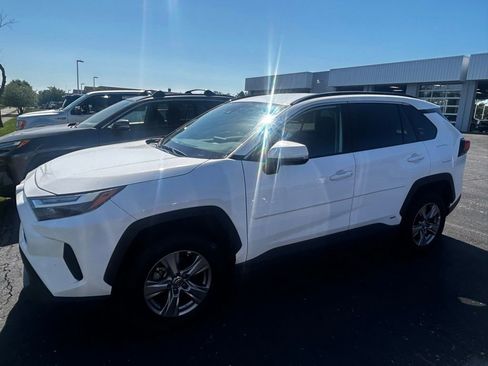 Used 2024 Toyota RAV4 LE AWD/4WD image 5