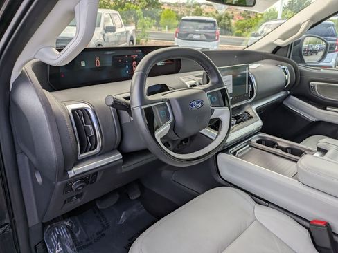 Certified 2025 Ford Expedition Platinum image 16