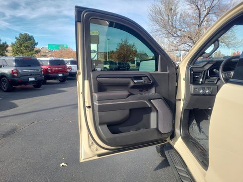 Used 2022 GMC Sierra 1500 AT4X image 13