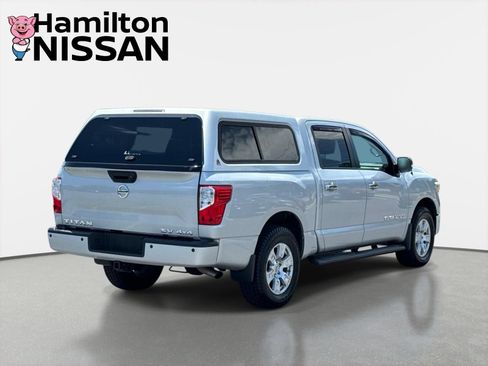Used 2018 Nissan Titan SV w/ SV Convenience Package AWD/4WD image 2