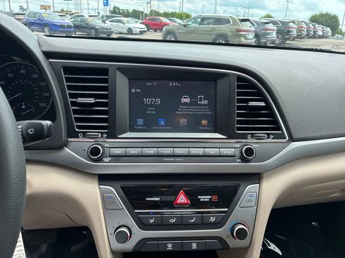 Used 2017 Hyundai Elantra SE FWD image 14