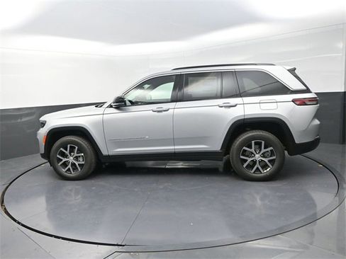 New 2025 Jeep Grand Cherokee Limited image 4