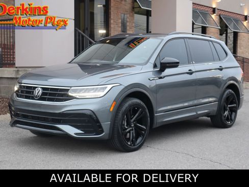 Used 2023 Volkswagen Tiguan SE R-Line image 1