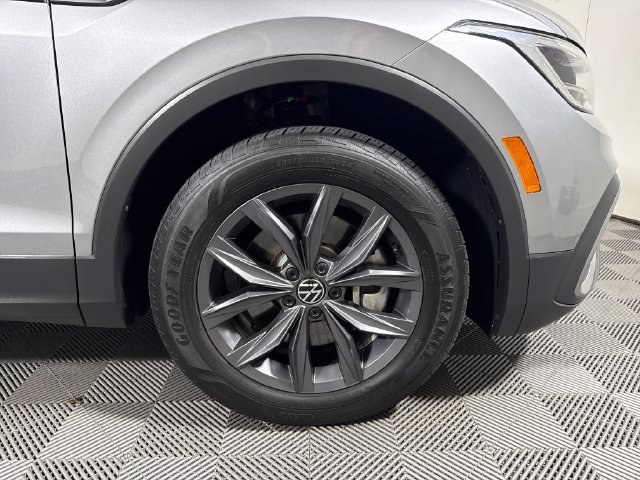 Used 2024 Volkswagen Tiguan SE AWD/4WD image 9