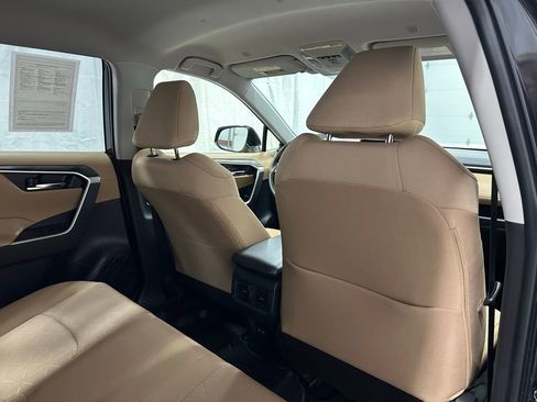 Used 2025 Toyota RAV4 XLE image 56