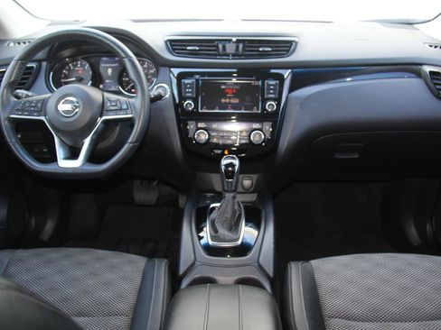 Used 2022 Nissan Rogue Sport SV w/ Technology Package image 9