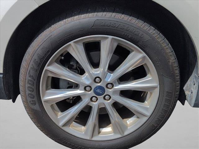Used 2017 Ford Edge Titanium w/ Equipment Group 302A AWD/4WD image 18