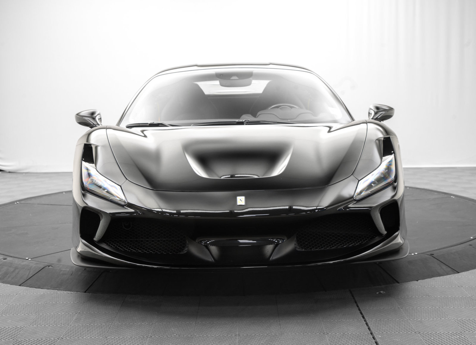 Used 2022 Ferrari F8 Tributo RWD image 2
